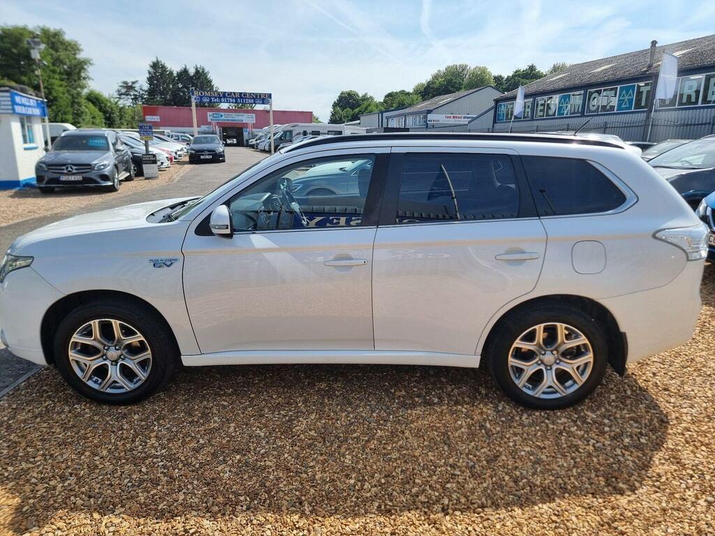 Mitsubishi Outlander 2.0H 12Kwh Gx4hs Cvt 4Wd Euro 5 Ss White #4