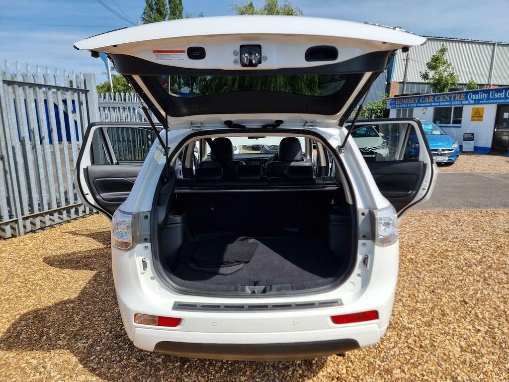 Mitsubishi Outlander 2.0H 12Kwh Gx4hs Suv Plug-in Hybrid Cvt White #15