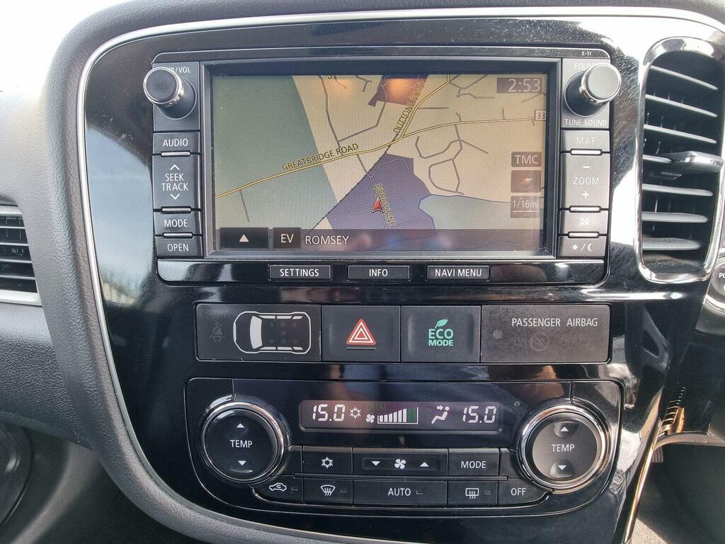 Mitsubishi Outlander 2.0H 12Kwh Gx4hs Suv Plug-in Hybrid Cvt White #36