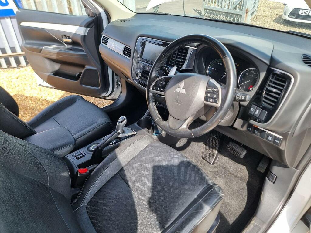 Mitsubishi Outlander 2.0H 12Kwh Gx4hs Suv Plug-in Hybrid Cvt White #24