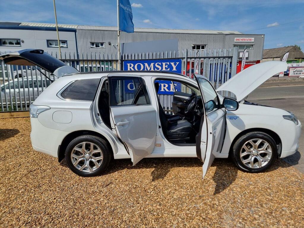 Mitsubishi Outlander 2.0H 12Kwh Gx4hs Suv Plug-in Hybrid Cvt White #19