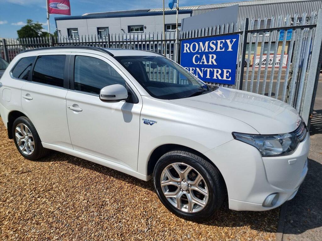 Mitsubishi Outlander 2.0H 12Kwh Gx4hs Suv Plug-in Hybrid Cvt White #9