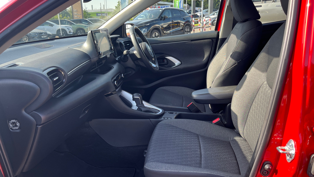 Toyota Yaris 1.5 Vvt-h Design E-cvt Eur FG73MLY Red #5