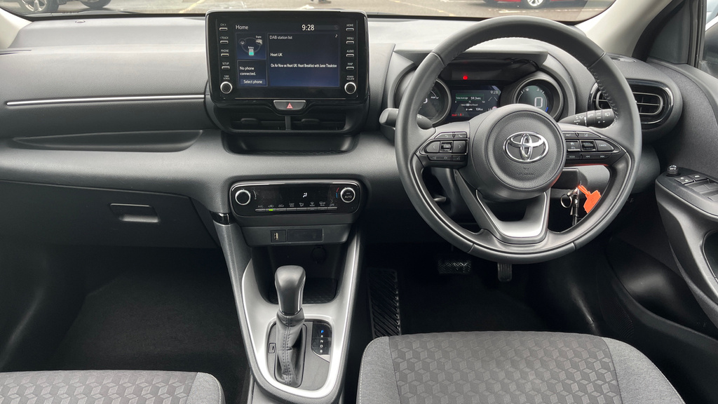 Toyota Yaris 1.5 Vvt-h Design E-cvt Eur FE23XCM White #6