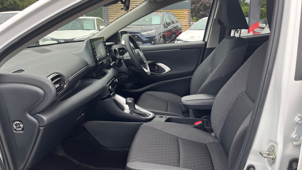 Toyota Yaris 1.5 Vvt-h Design E-cvt Eur FE23XCM White #5
