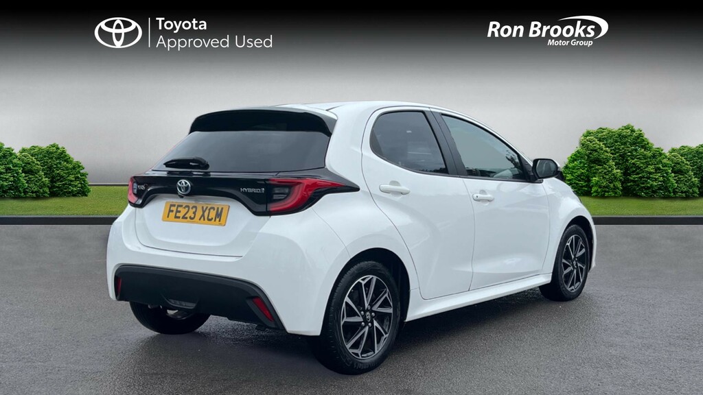 Toyota Yaris 1.5 Vvt-h Design E-cvt Eur FE23XCM White #2