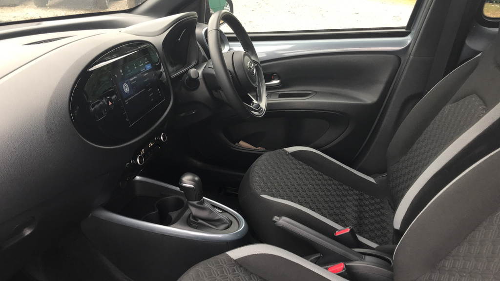 Toyota Aygo X 1.0 Vvt-i Edge X-shift Eur FM24YYB Red #5