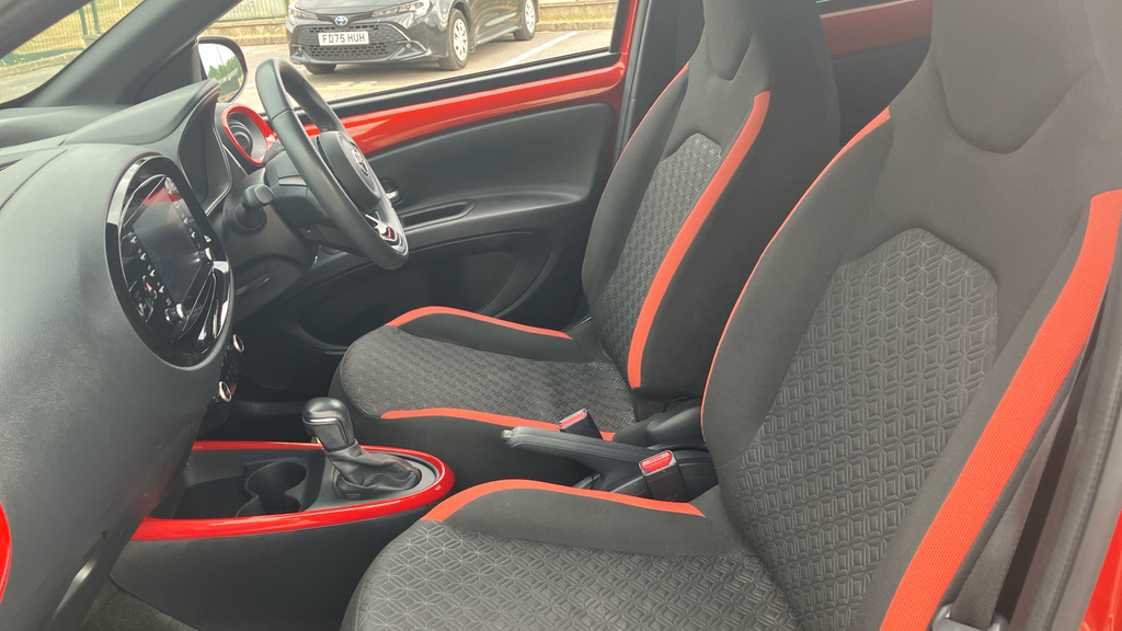 Toyota Aygo X 1.0 Vvt-i Edge X-shift Eur FG73AUA Red #5