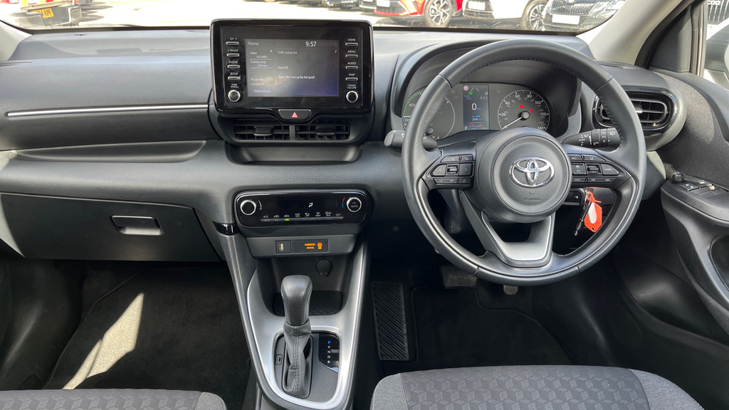 Toyota Yaris 1.5 Vvt-h Icon E-cvt Euro FP23YVK White #6