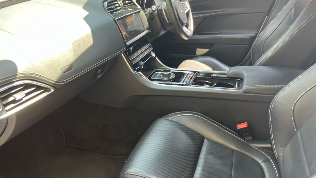Jaguar XE 2.0I Gpf R-sport Euro NX19ELH White #5