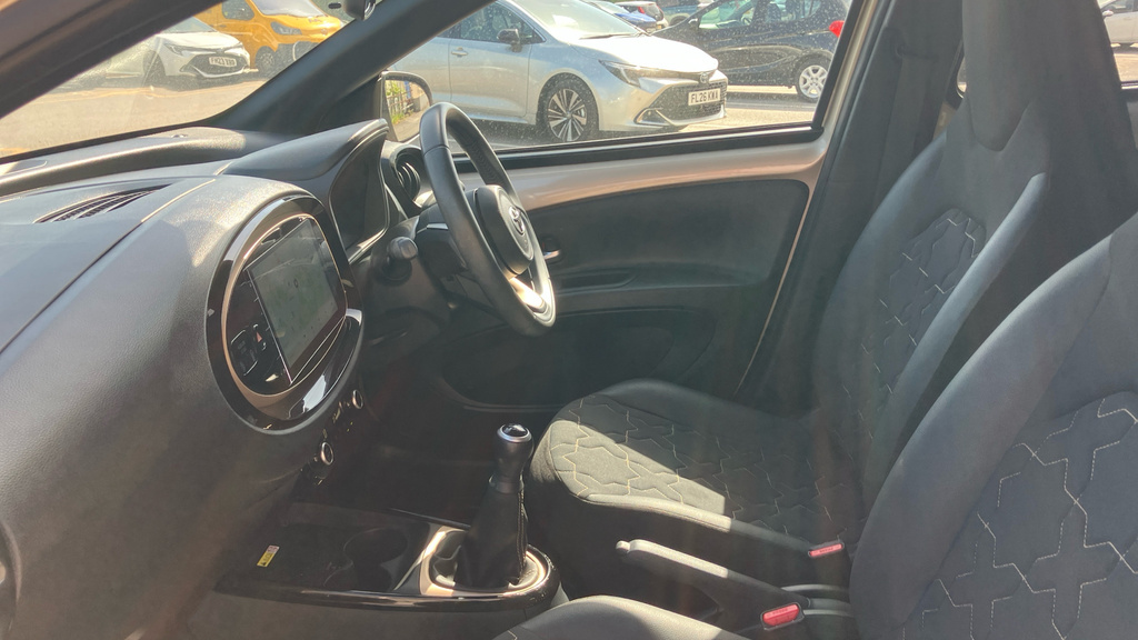 Toyota Aygo X 1.0 Vvt-i Exclusive Euro 6 RE23HYZ Beige #5