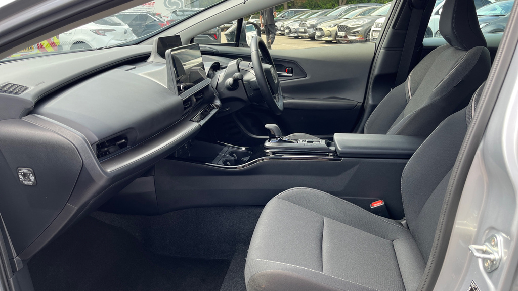 Toyota Prius 2.0 13.6Kwh Design Cvt Eur FD74HRX Silver #5