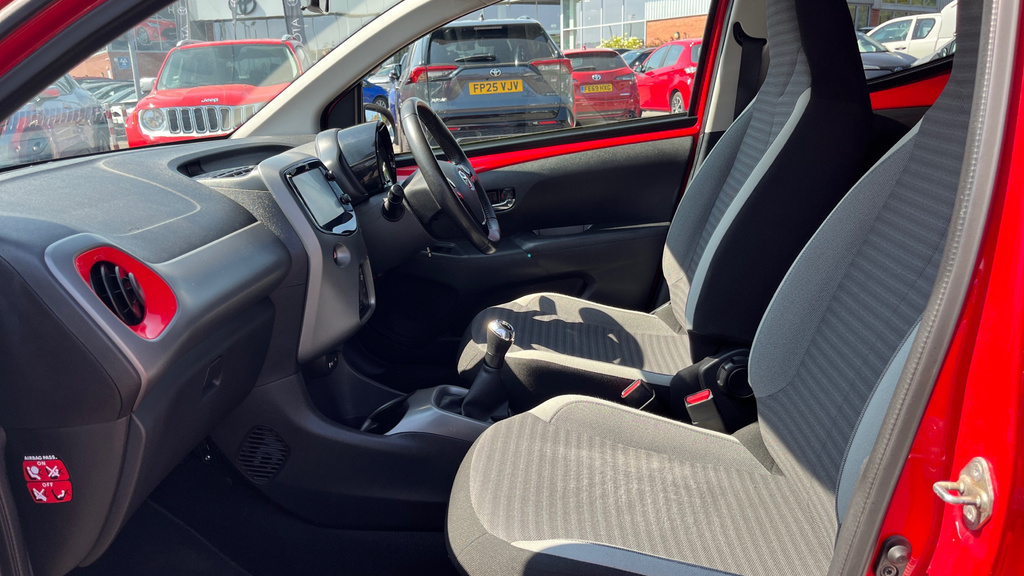 Toyota Aygo 1.0 Vvt-i X-plore Euro 6 5 FP68YMV Red #5