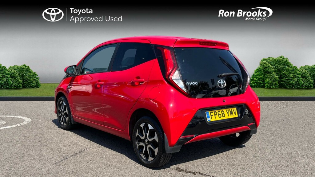 Toyota Aygo 1.0 Vvt-i X-plore Euro 6 5 FP68YMV Red #4