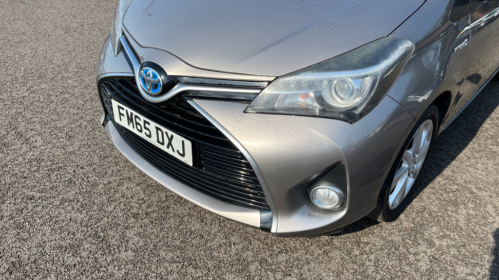 Toyota Yaris 1.5 Hybrid Icon 73 Bhp Red #51