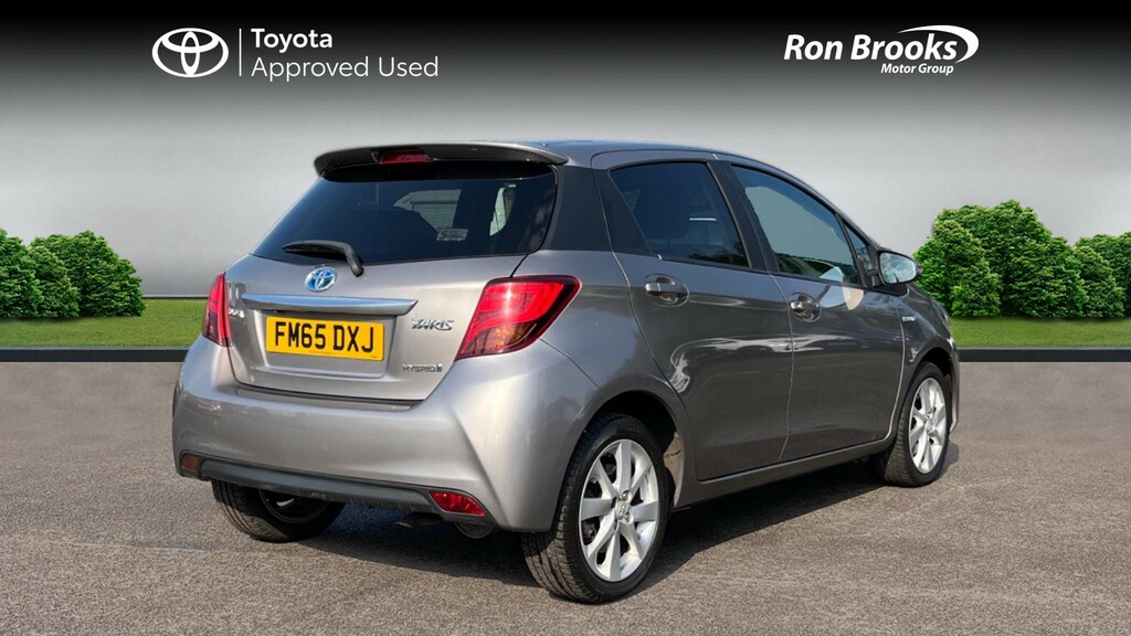Toyota Yaris 1.5 Hybrid Icon 73 Bhp Red #2