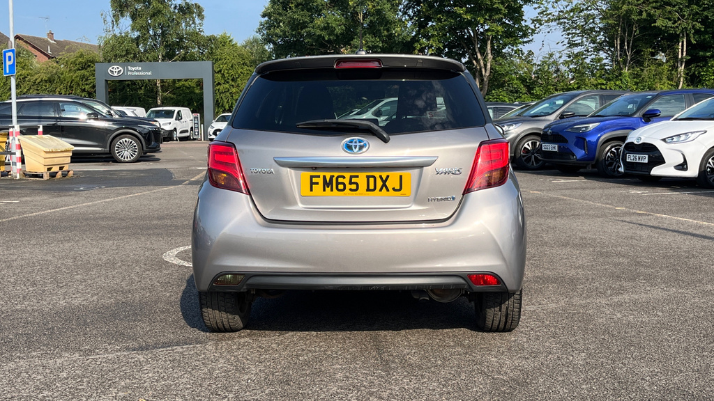Toyota Yaris 1.5 Hybrid Icon 73 Bhp Red #26
