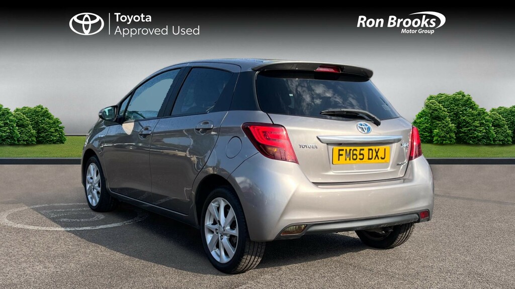 Toyota Yaris 1.5 Hybrid Icon 73 Bhp Red #4