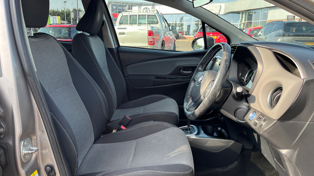 Toyota Yaris 1.5 Hybrid Icon 73 Bhp Red #12