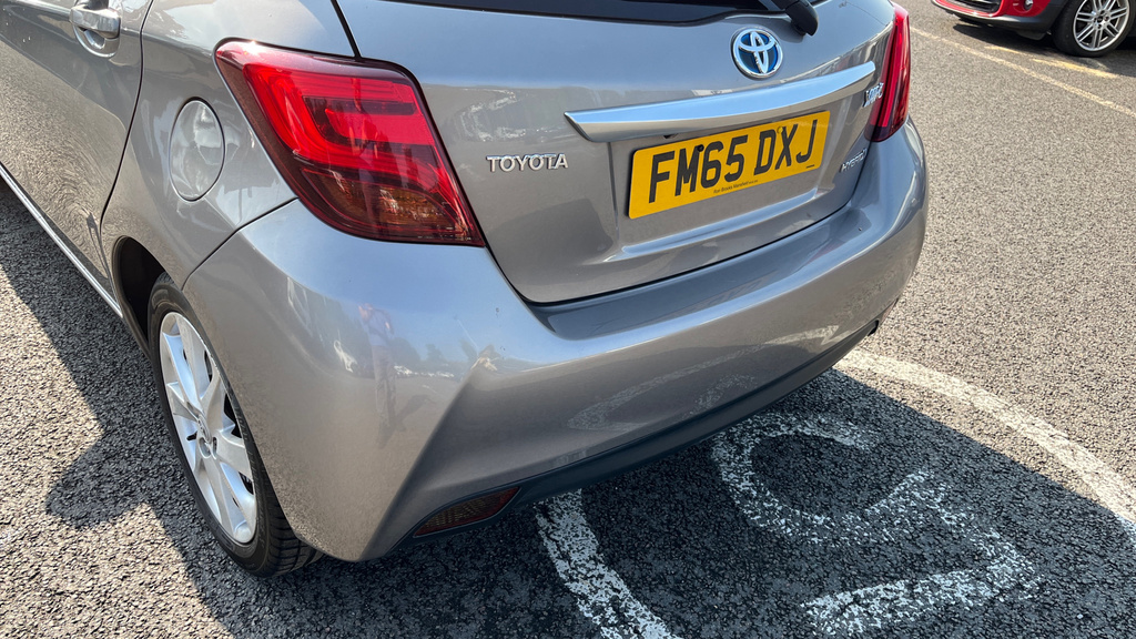 Toyota Yaris 1.5 Hybrid Icon 73 Bhp Red #39