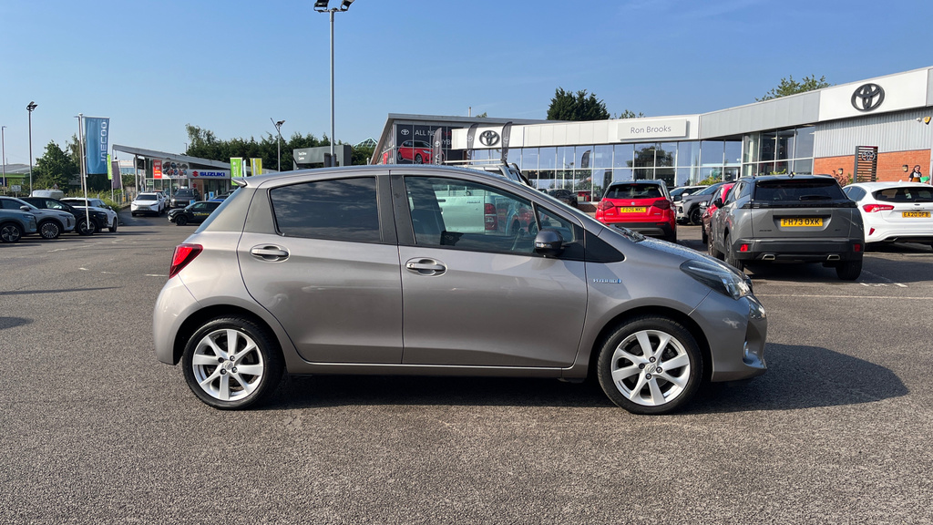 Toyota Yaris 1.5 Hybrid Icon 73 Bhp Red #23