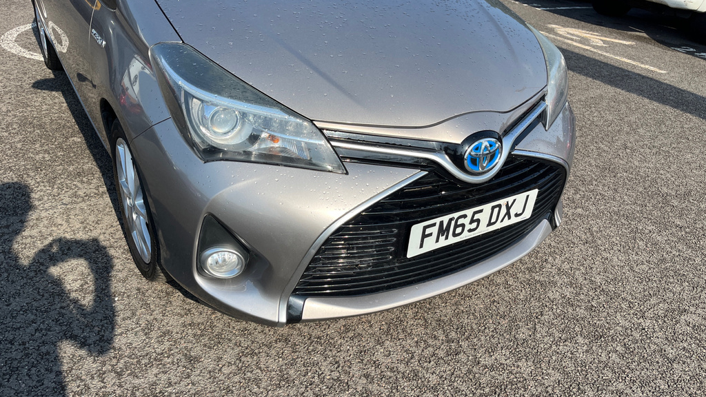Toyota Yaris 1.5 Hybrid Icon 73 Bhp Red #52