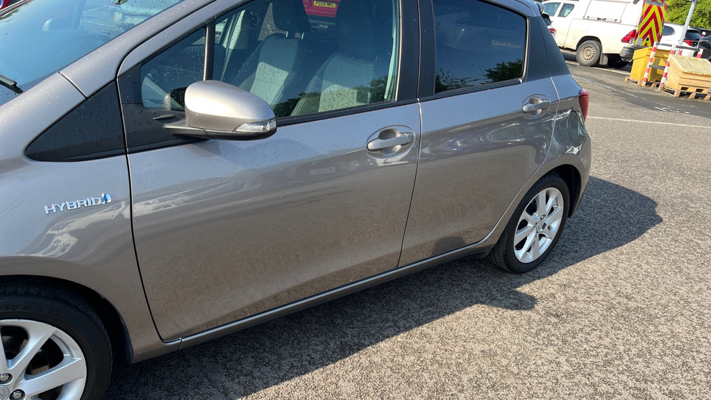 Toyota Yaris 1.5 Hybrid Icon 73 Bhp Red #49