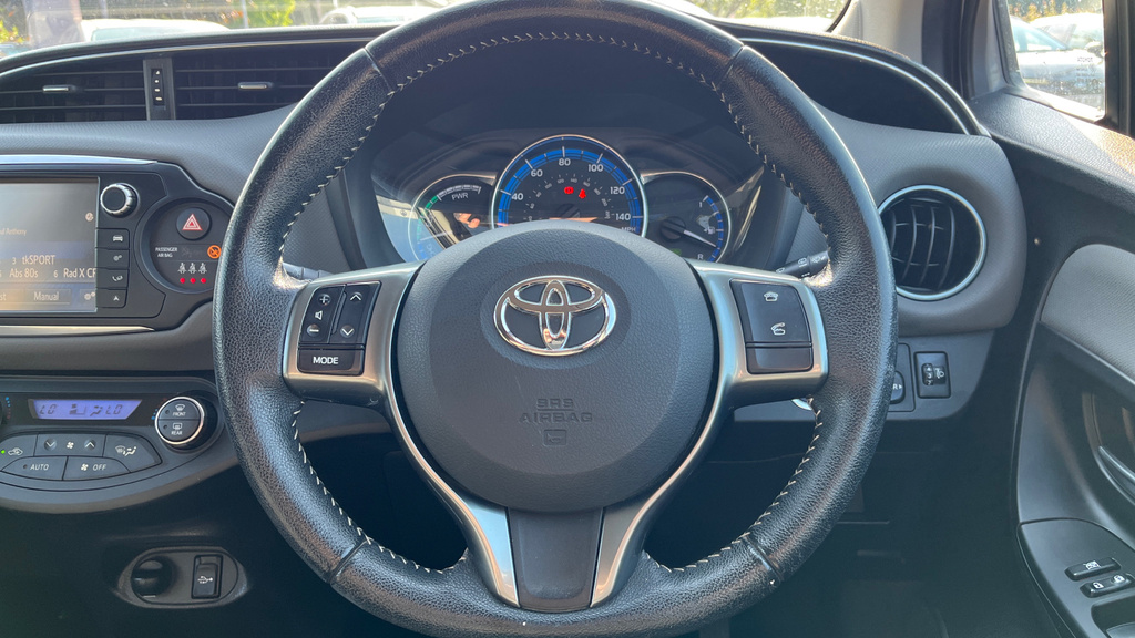 Toyota Yaris 1.5 Hybrid Icon 73 Bhp Red #10