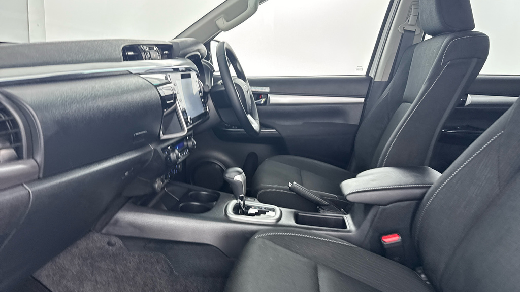 Toyota HILUX 2.8 D-4d Invincible 4 White #5