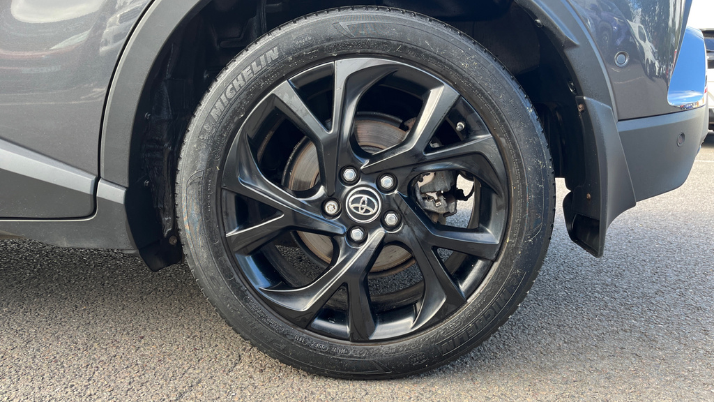 Toyota C-Hr 1.8 Hybrid Design Cvt Leather Silver #41