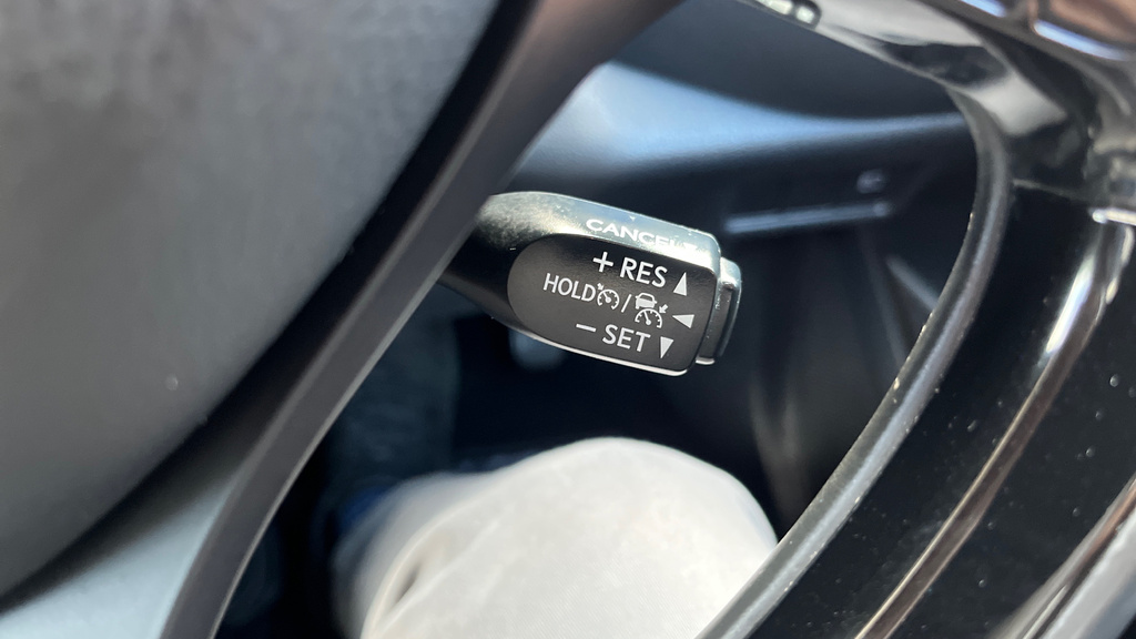 Toyota C-Hr 1.8 Hybrid Design Cvt Leather Silver #61