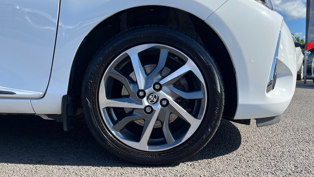 Toyota Yaris 1.5 Vvt-i Icon Tech 5-Dr White #25