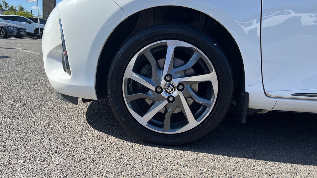 Toyota Yaris 1.5 Vvt-i Icon Tech 5-Dr White #51