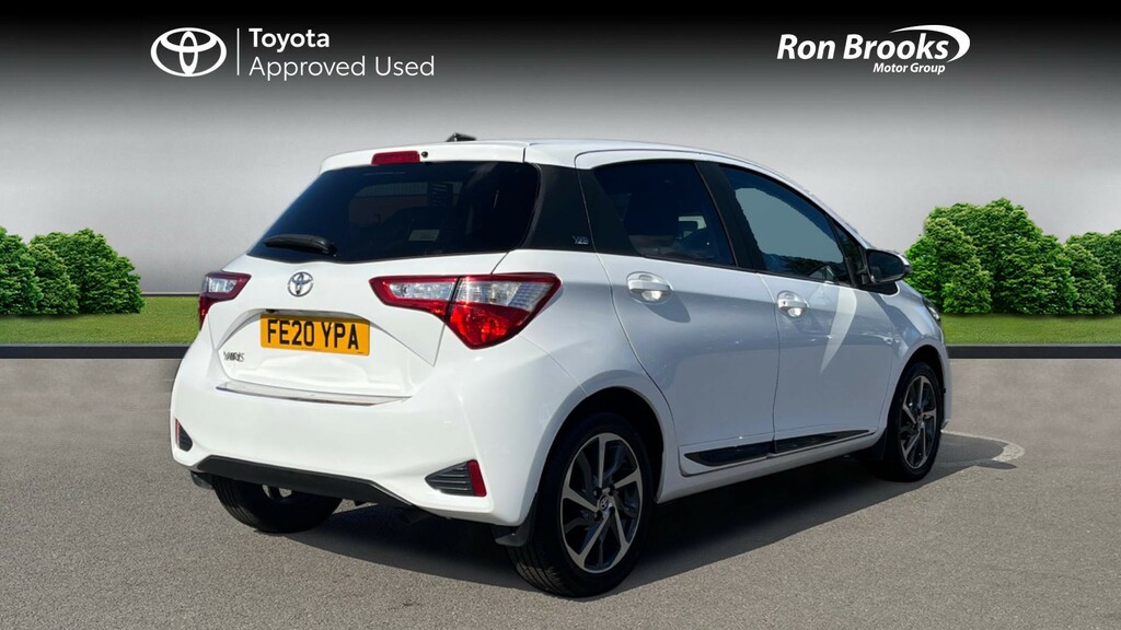 Toyota Yaris 1.5 Vvt-i Icon Tech 5-Dr White #2