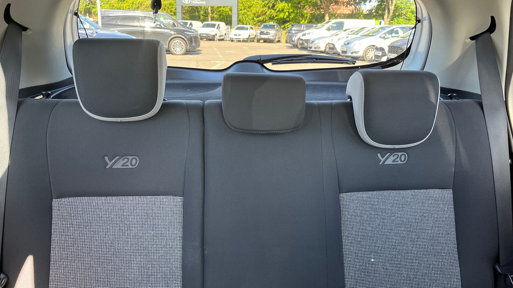 Toyota Yaris 1.5 Vvt-i Icon Tech 5-Dr White #14