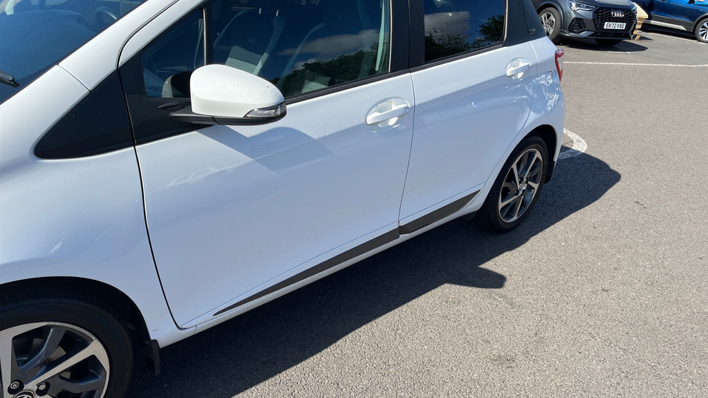 Toyota Yaris 1.5 Vvt-i Icon Tech 5-Dr White #50
