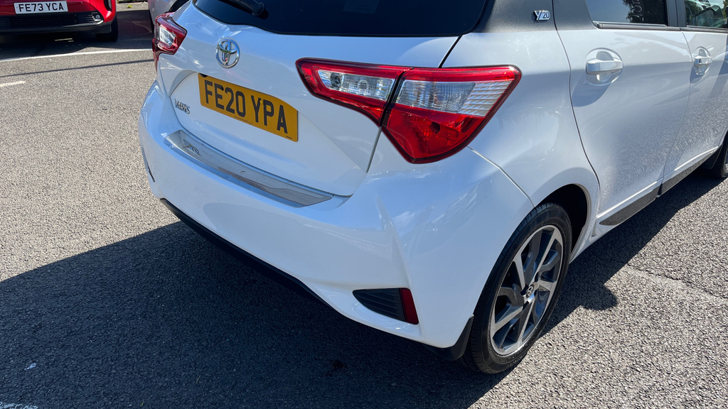 Toyota Yaris 1.5 Vvt-i Icon Tech 5-Dr White #39