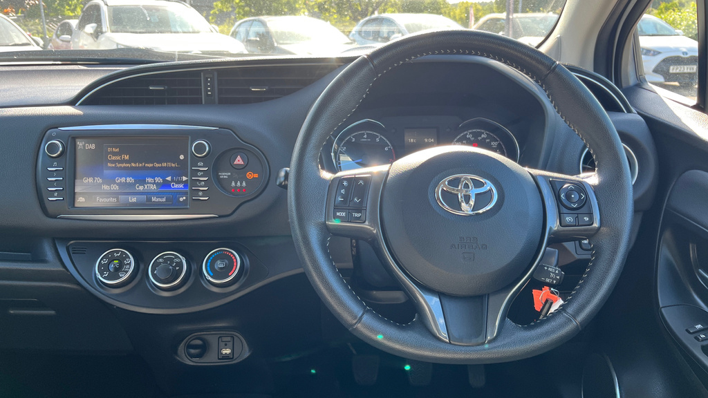 Toyota Yaris 1.5 Vvt-i Icon Tech 5-Dr White #7
