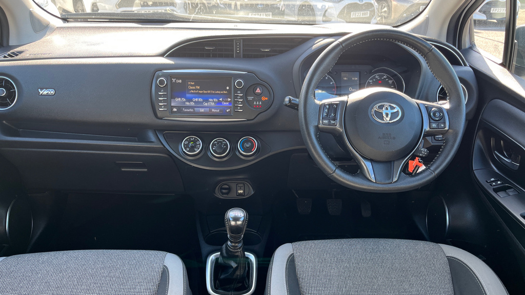 Toyota Yaris 1.5 Vvt-i Icon Tech 5-Dr White #6