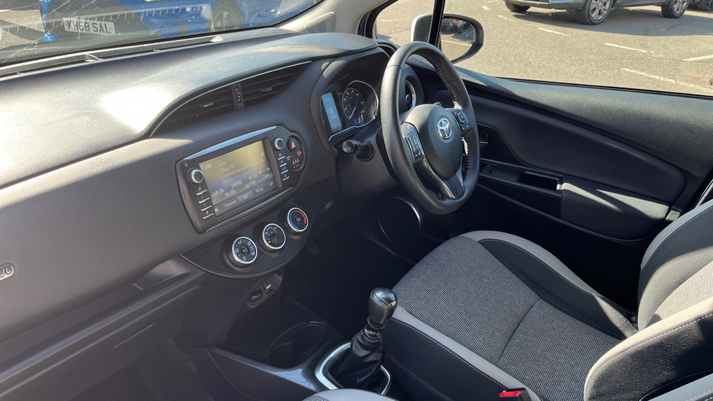 Toyota Yaris 1.5 Vvt-i Icon Tech 5-Dr White #45