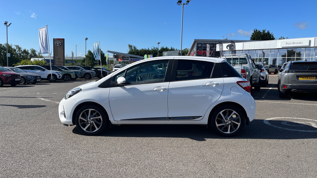 Toyota Yaris 1.5 Vvt-i Icon Tech 5-Dr White #24