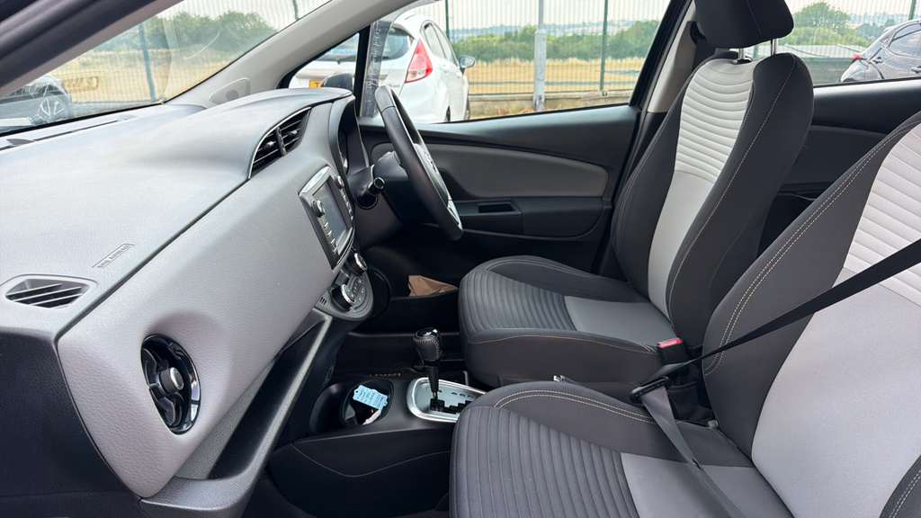 Toyota Yaris 1.5 Vvt-h Icon Tech E-cvt GJ67WWG Black #5