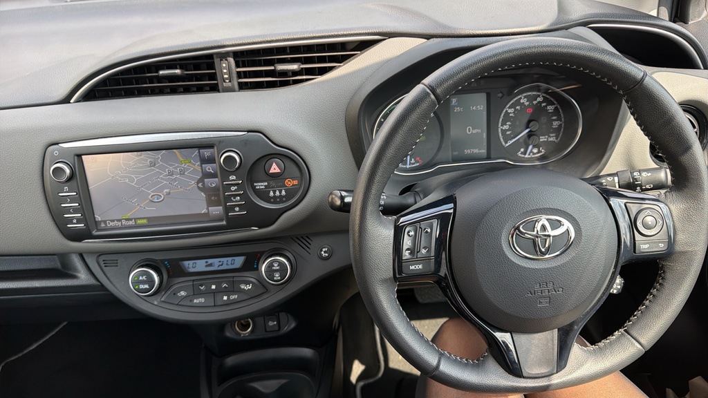 Toyota Yaris 1.5 Vvt-h Icon Tech E-cvt GJ67WWG Black #6