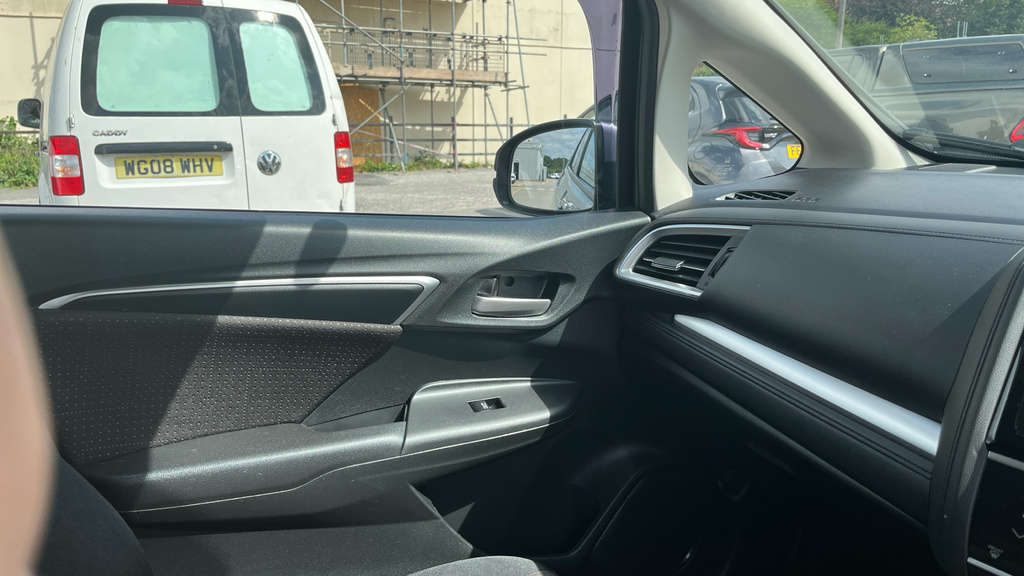 Honda Jazz 1.3 I-vtec Se White #52