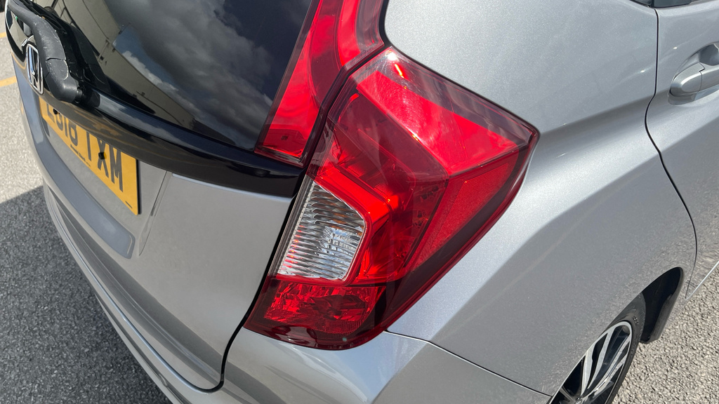 Honda Jazz 1.3 I-vtec Se White #21