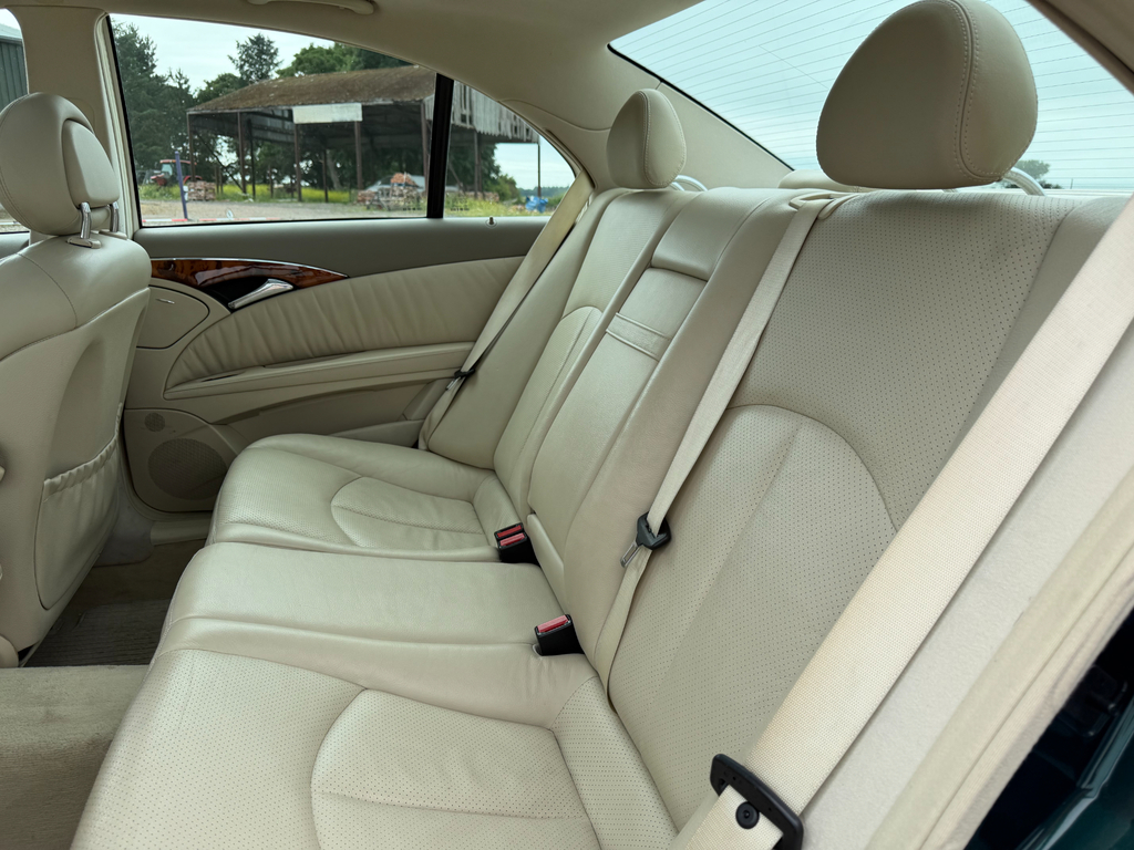 Mercedes-Benz E Class E200 Elegance Silver #32