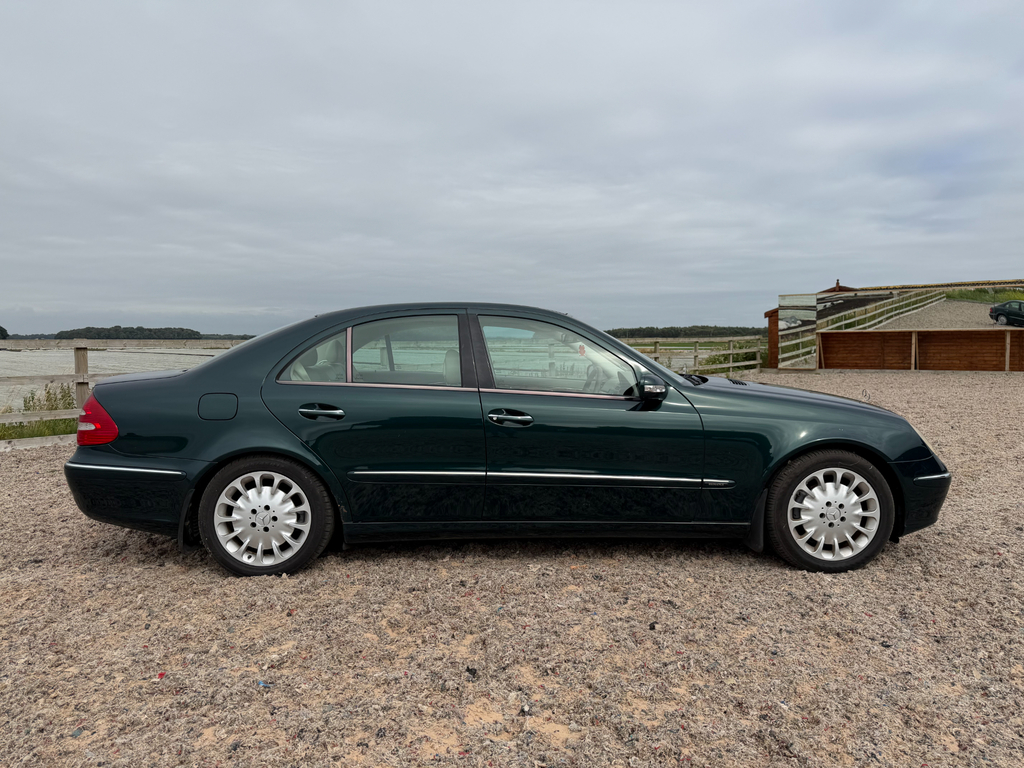 Mercedes-Benz E Class E200 Elegance Silver #14