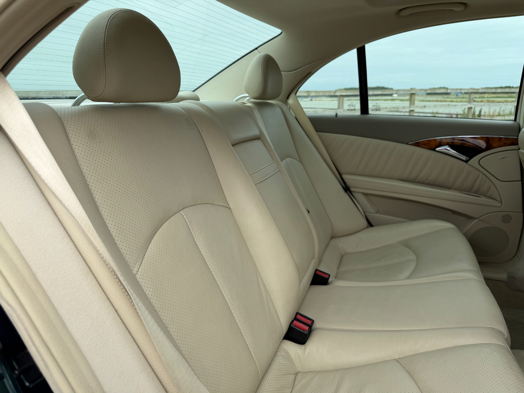 Mercedes-Benz E Class E200 Elegance Silver #18