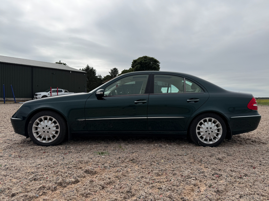 Mercedes-Benz E Class E200 Elegance Silver #15