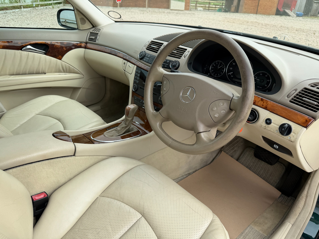 Mercedes-Benz E Class E200 Elegance Silver #10